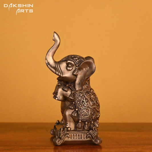 BABY ELEPHANT SITTING - Dakshin Arts