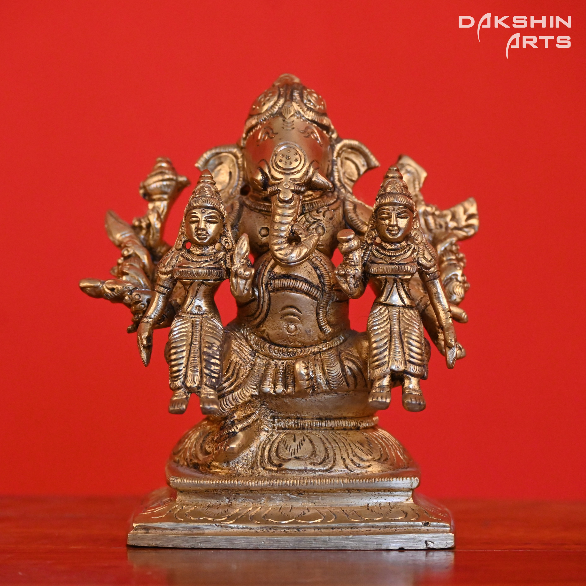 GANESHA WITH RIDDHI SIDDHI - Dakshin Arts
