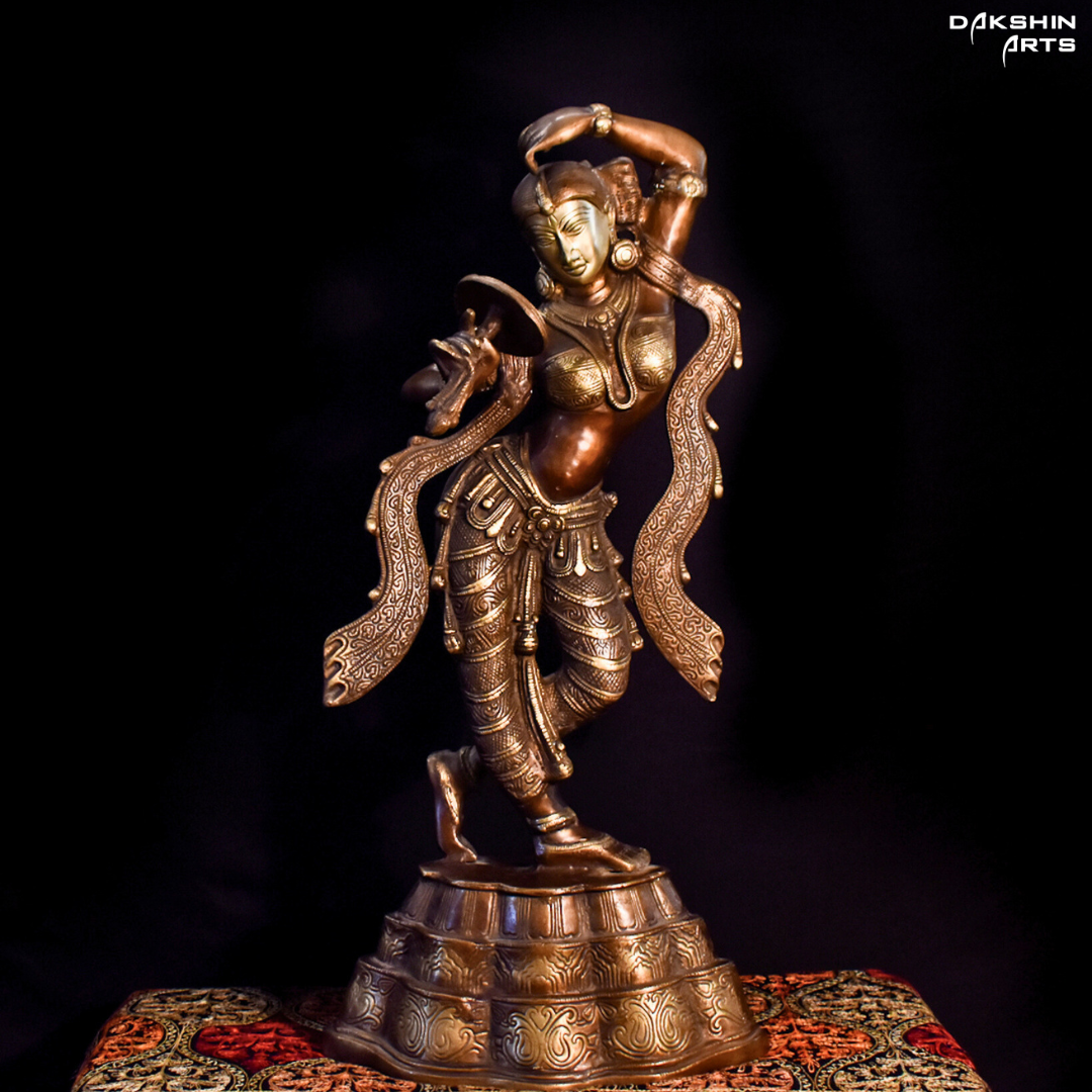 LADY WITH MIRROR - Dakshin Arts