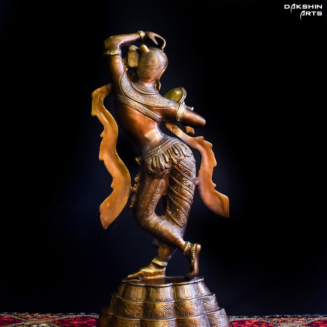 LADY WITH MIRROR - Dakshin Arts