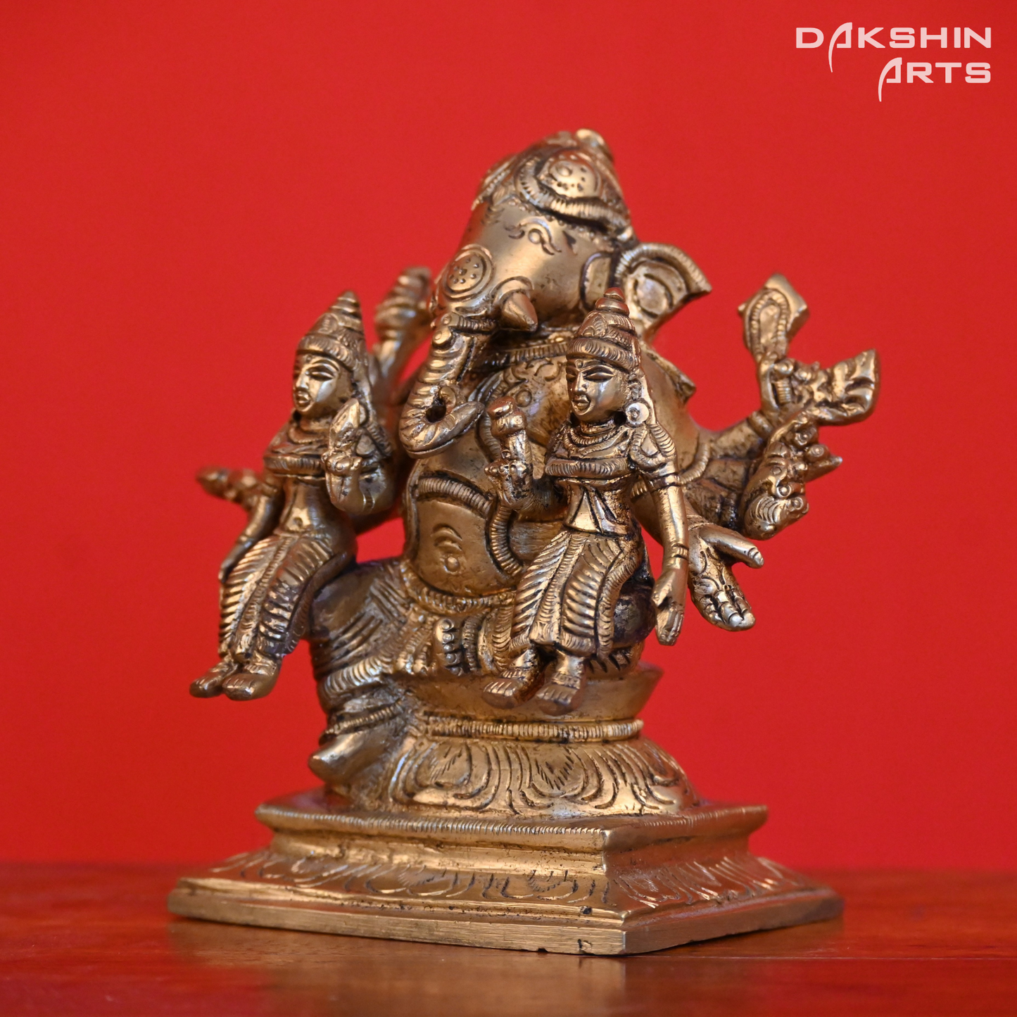 GANESHA WITH RIDDHI SIDDHI