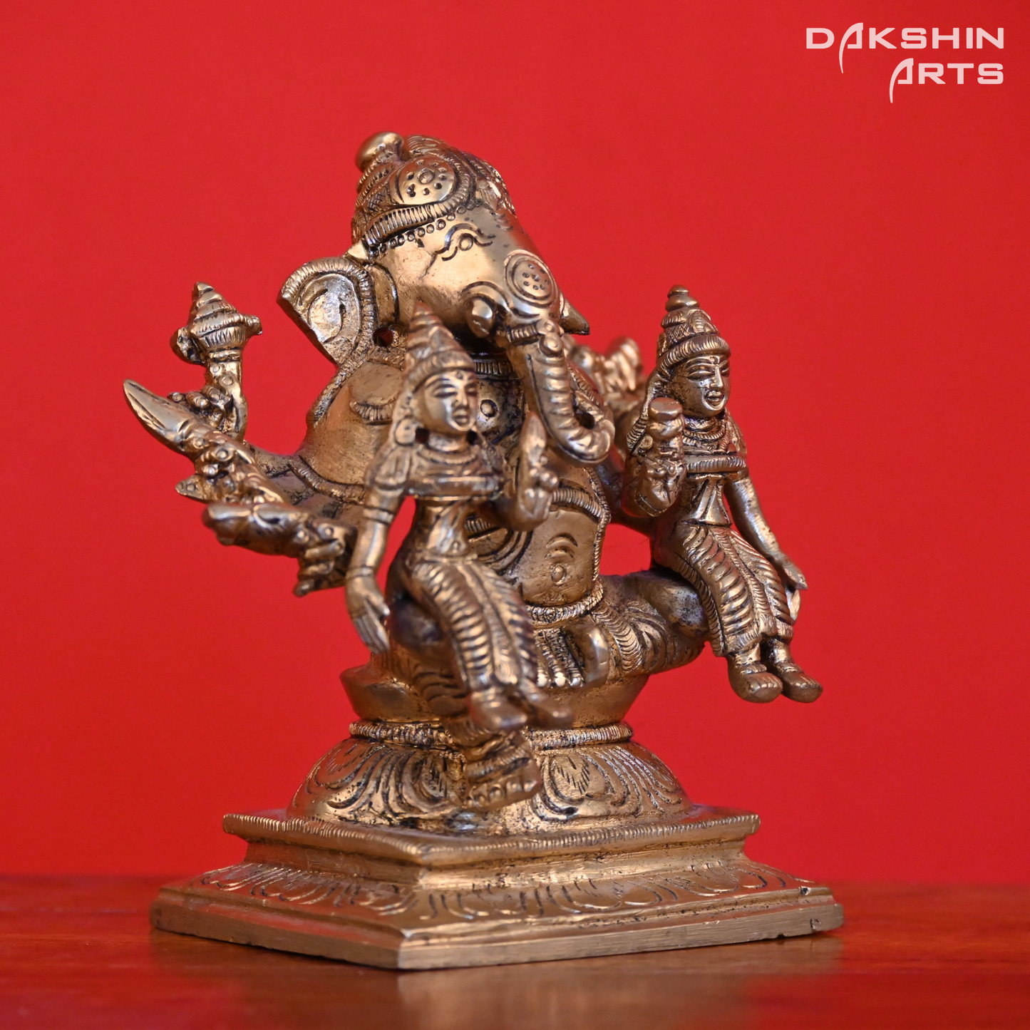 GANESHA WITH RIDDHI SIDDHI